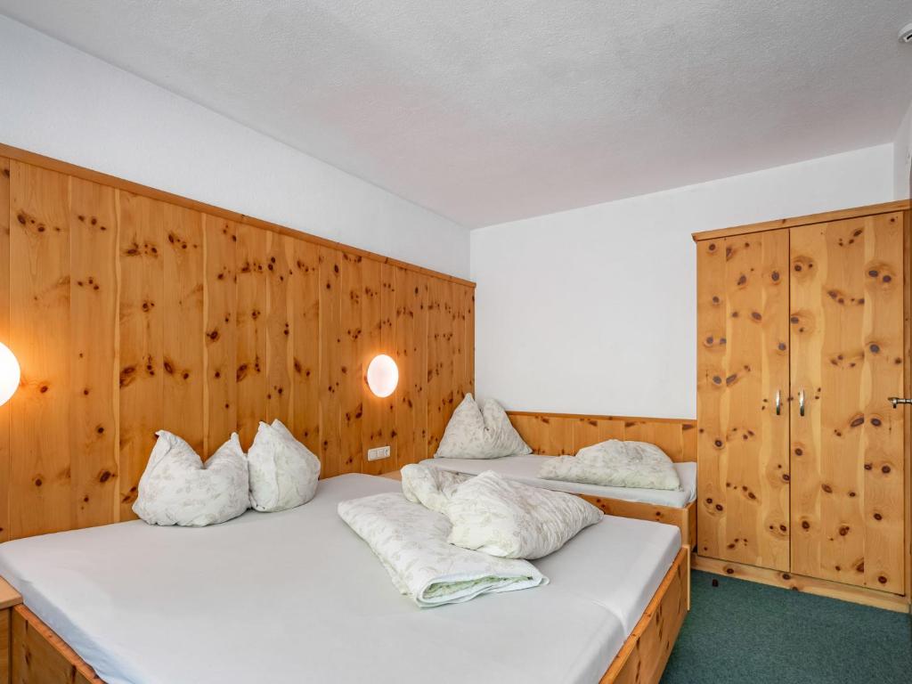 Posteľ alebo postele v izbe v ubytovaní Apartment Nadine-1 by Interhome