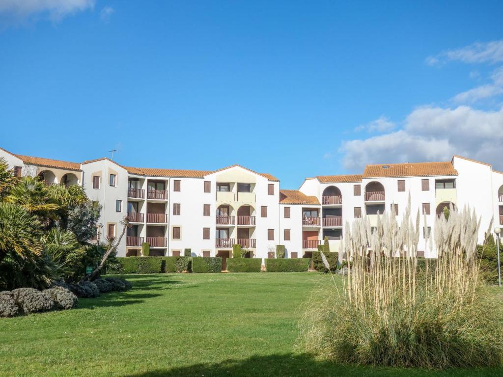 a view of a large apartment complex with a lawn at Apartment Les Balcons de l'Atlantique-10 by Interhome in Pontaillac