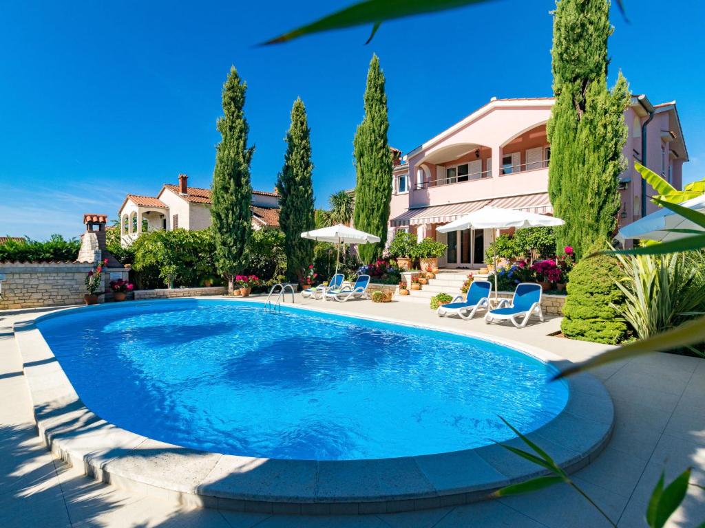 Πισίνα στο ή κοντά στο Apartment Viktorija-2 by Interhome