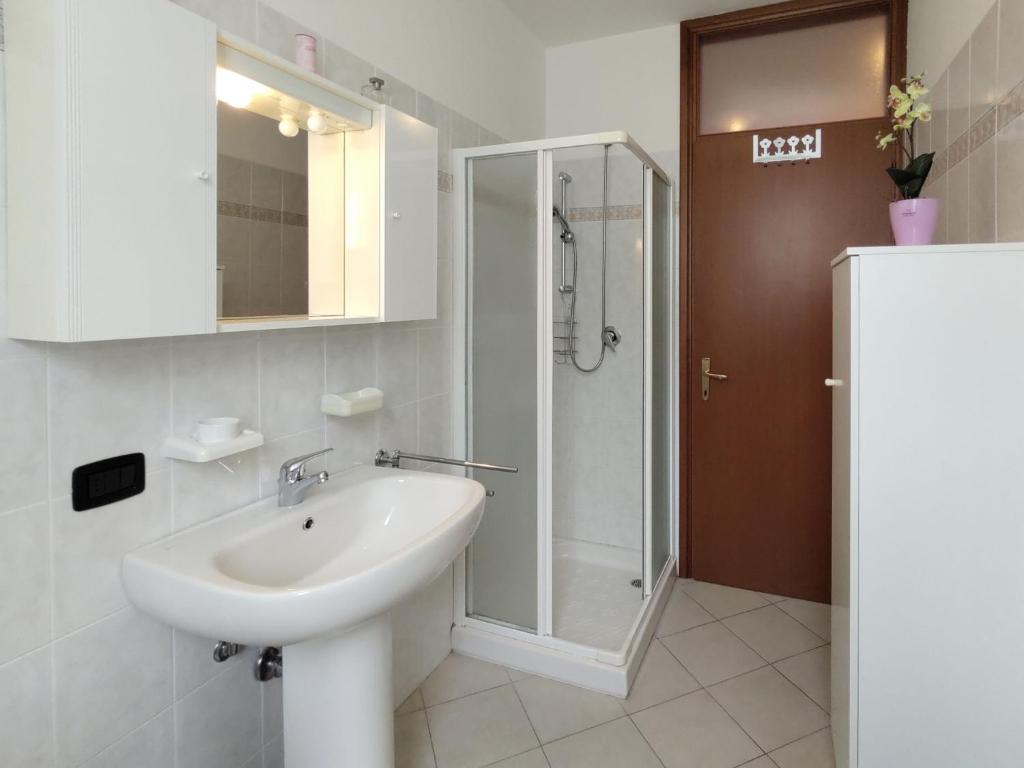 Łazienka w obiekcie Apartment Parco Musadino by Interhome