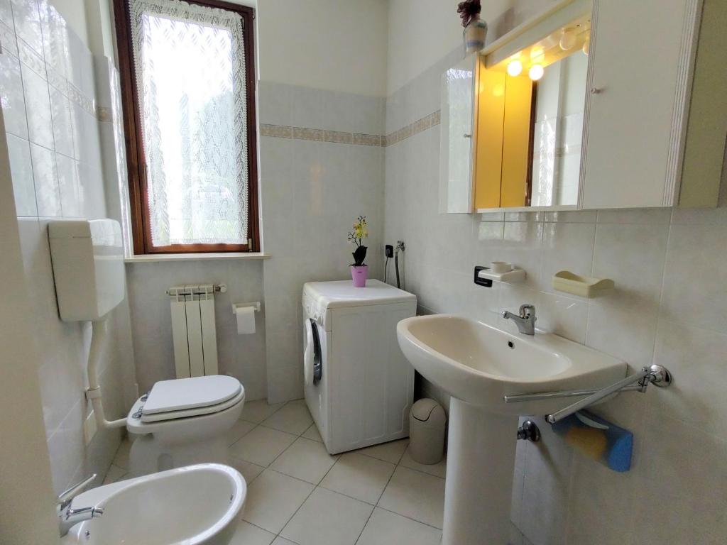 Łazienka w obiekcie Apartment Parco Musadino by Interhome