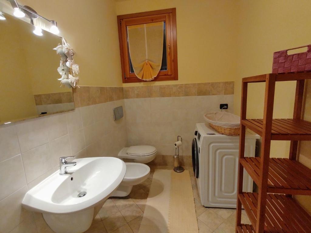 Kúpeľňa v ubytovaní Apartment Rodondello - CCO340 by Interhome