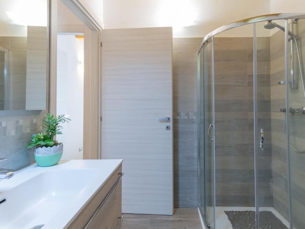 Kúpeľňa v ubytovaní Holiday Home Gelsomini - CCO520 by Interhome