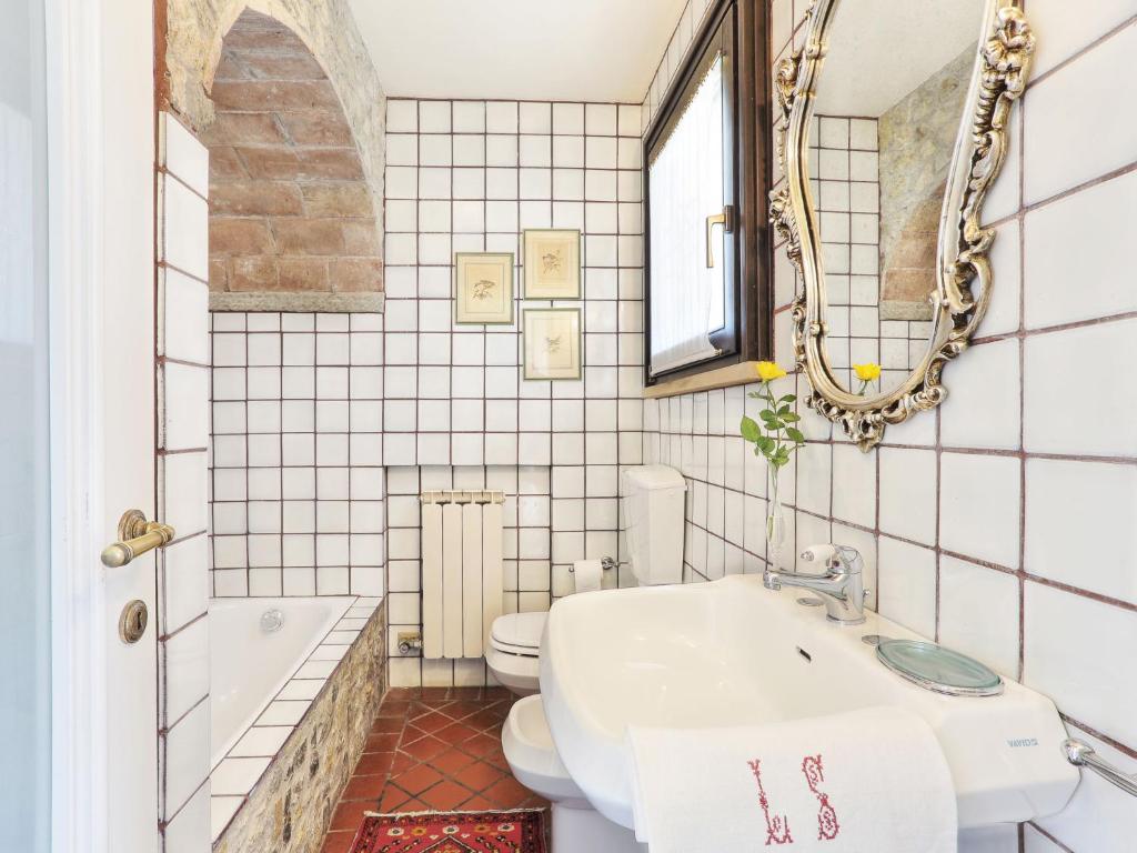 Kúpeľňa v ubytovaní Villa Fonte di Pillo by Interhome