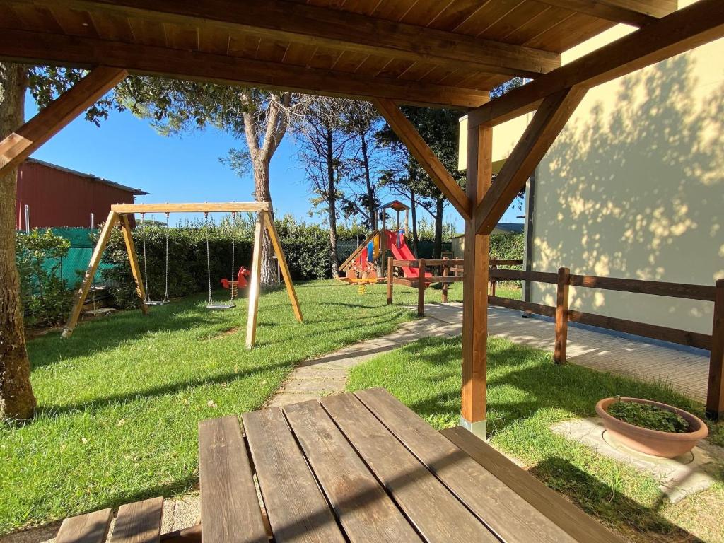 Plac zabaw dla dzieci w obiekcie Apartment Riviera 1 by Interhome