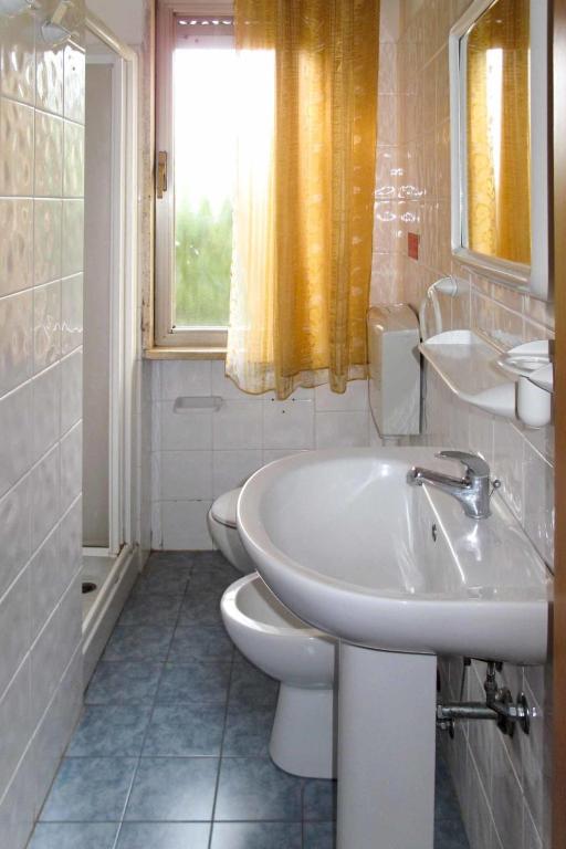 Łazienka w obiekcie Apartment Riviera 1 by Interhome