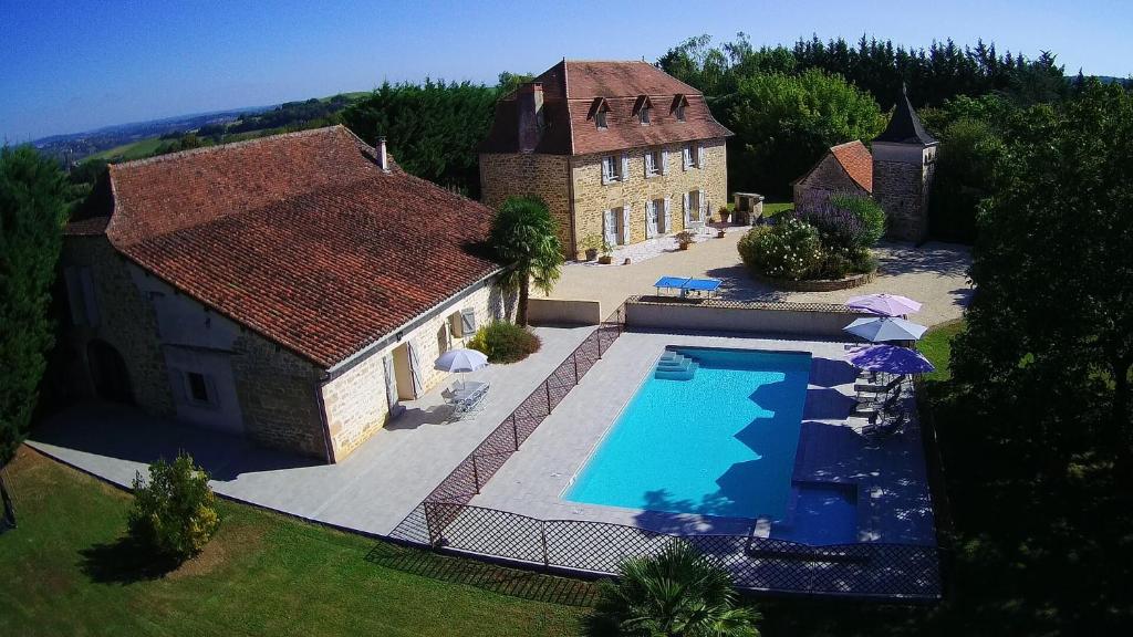 an aerial view of a house with a swimming pool at Domaine de l'Asenon in Causse et Diege