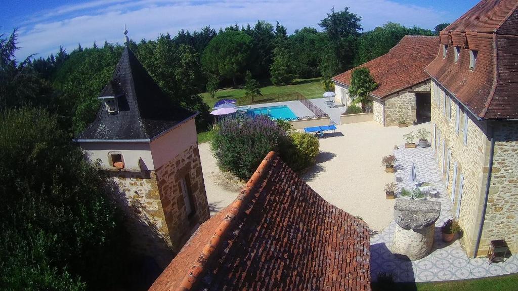 Bazén v ubytování Domaine de l'Asenon nebo v jeho okolí