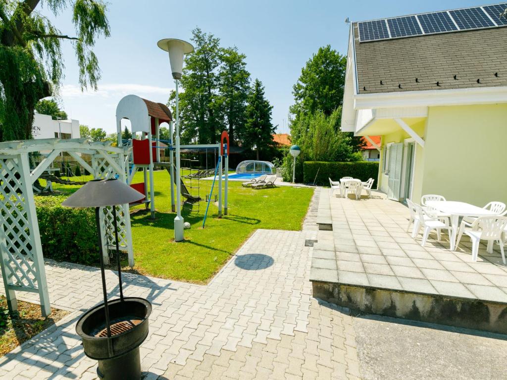 Basen w obiekcie Holiday Home Sapphire by Interhome lub w pobliżu