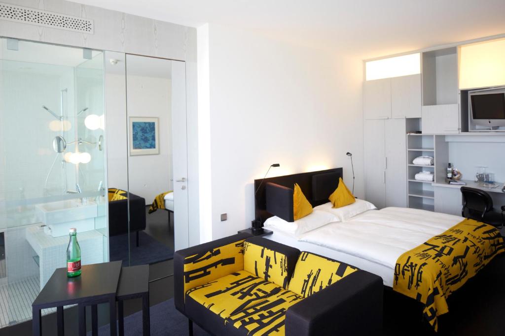 Postel nebo postele na pokoji v ubytování LOISIUM Wine & Spa Hotel Langenlois