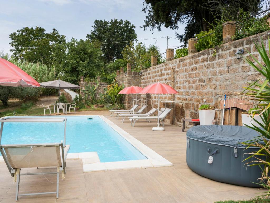 Bazén v ubytovaní Apartment Casale Ai Noccioli-2 by Interhome alebo v jeho blízkosti