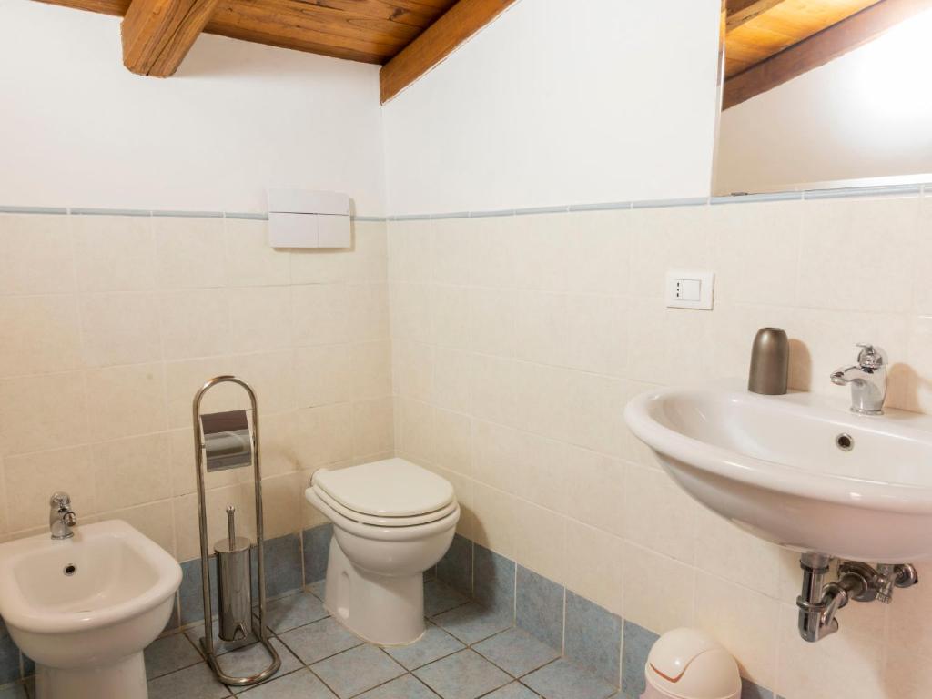 Kúpeľňa v ubytovaní Apartment Casale Ai Noccioli-2 by Interhome