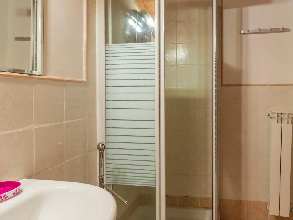 Kúpeľňa v ubytovaní Apartment Casale Ai Noccioli-2 by Interhome