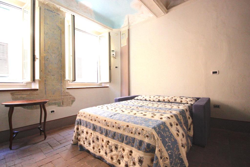 A bed or beds in a room at Il Giardino Apartment