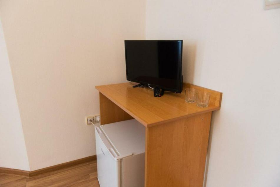 TV a/nebo společenská místnost v ubytování Шепіт Карпат