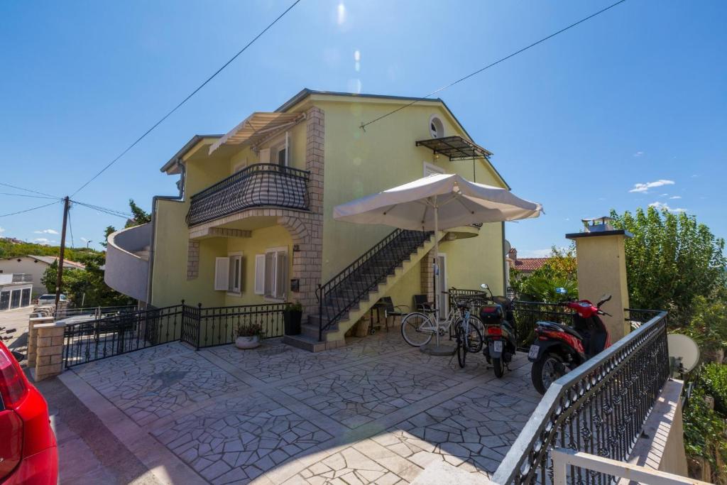 Budova, v ktorej sa apartmán nachádza
