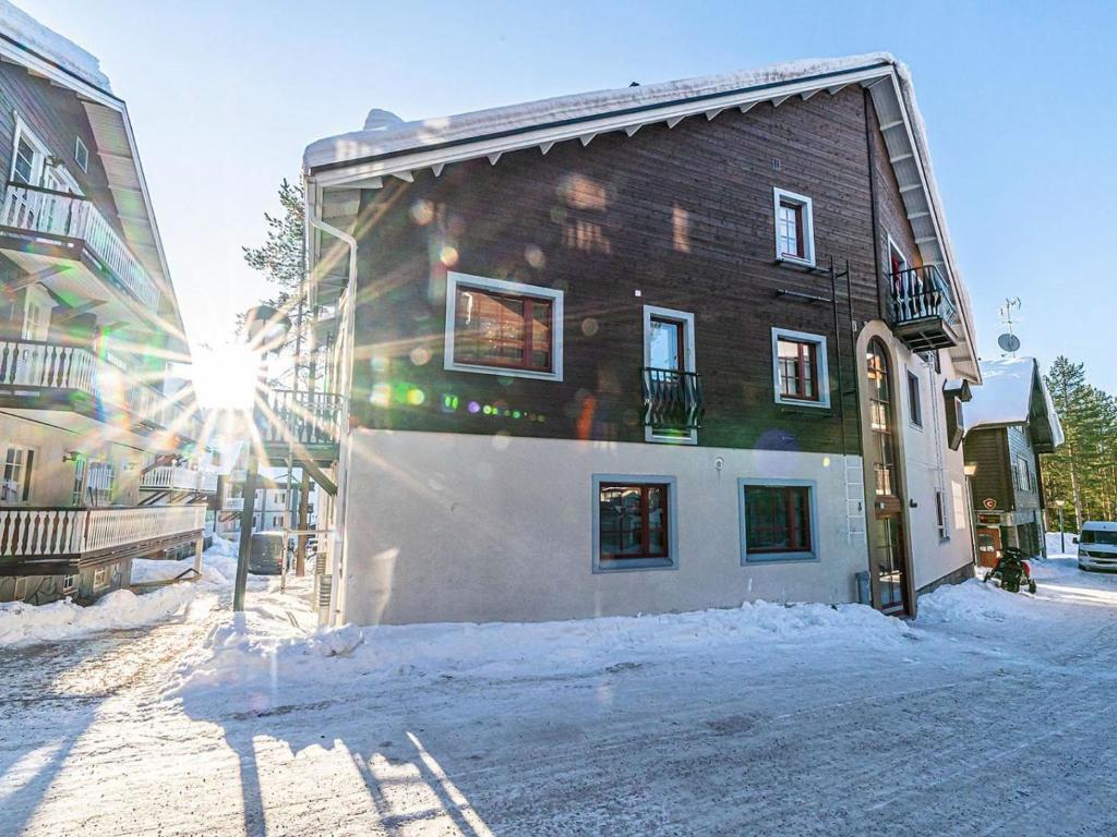 a building with the sun shining on the side of it at Holiday Home Levin otava 5 by Interhome in Sirkka