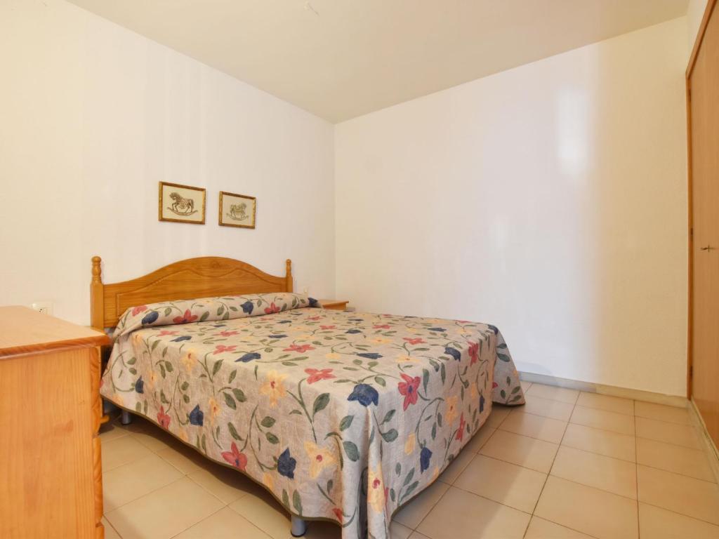 A bed or beds in a room at Apartment Els Pins Eduardo-7 by Interhome