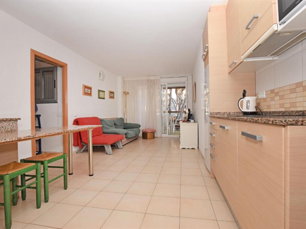 A kitchen or kitchenette at Apartment Els Pins Eduardo-7 by Interhome