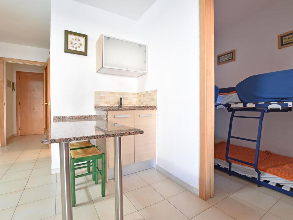 A kitchen or kitchenette at Apartment Els Pins Eduardo-7 by Interhome