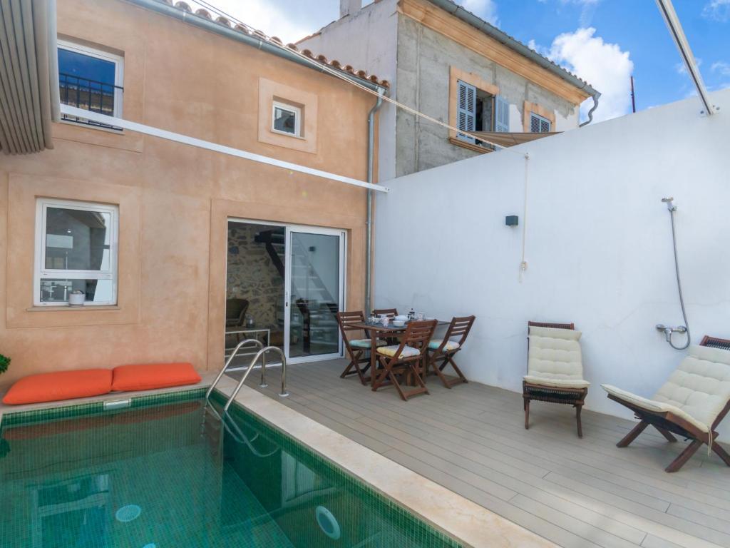 Bazén v ubytování Holiday Home Can Regalat by Interhome nebo v jeho okolí