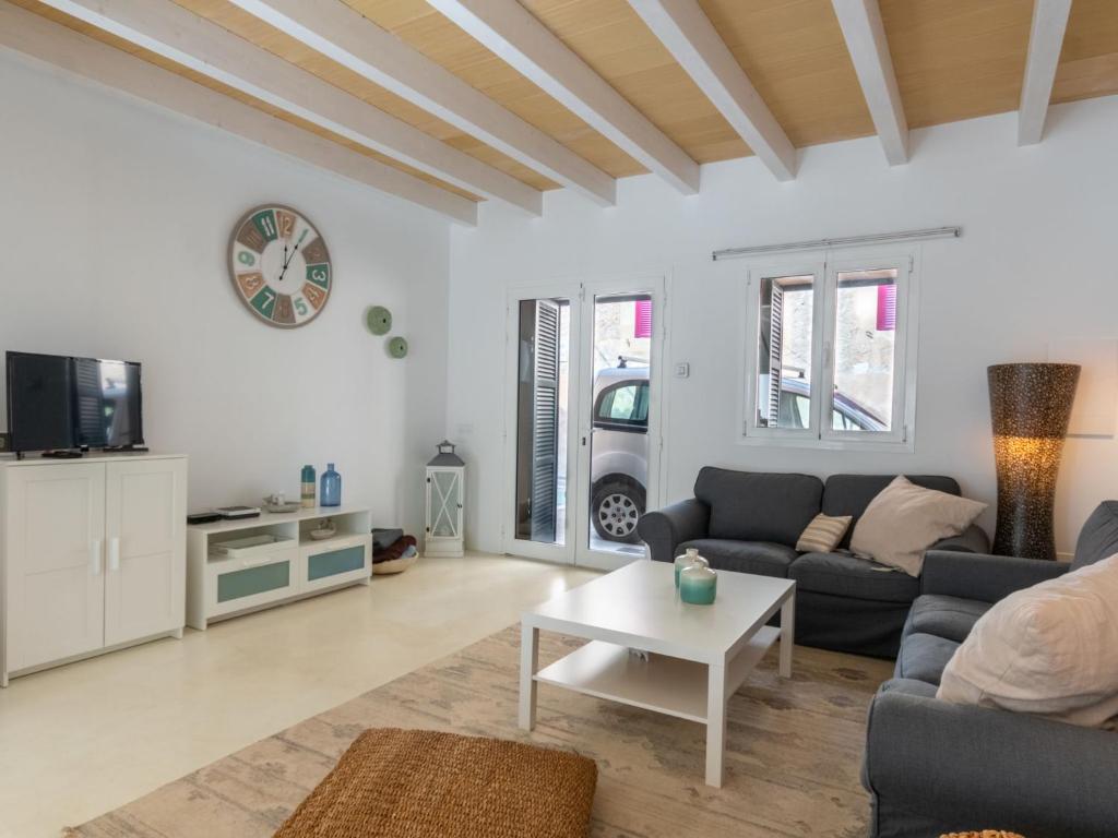 Posezení v ubytování Holiday Home Can Regalat by Interhome