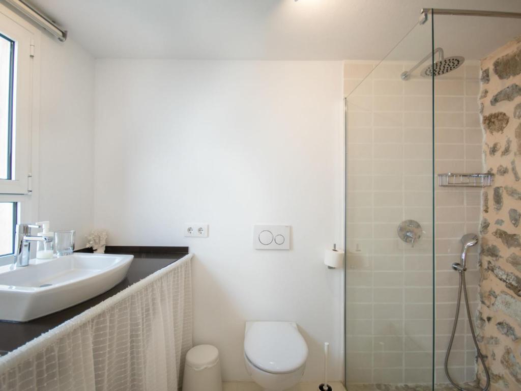 Koupelna v ubytování Holiday Home Can Regalat by Interhome