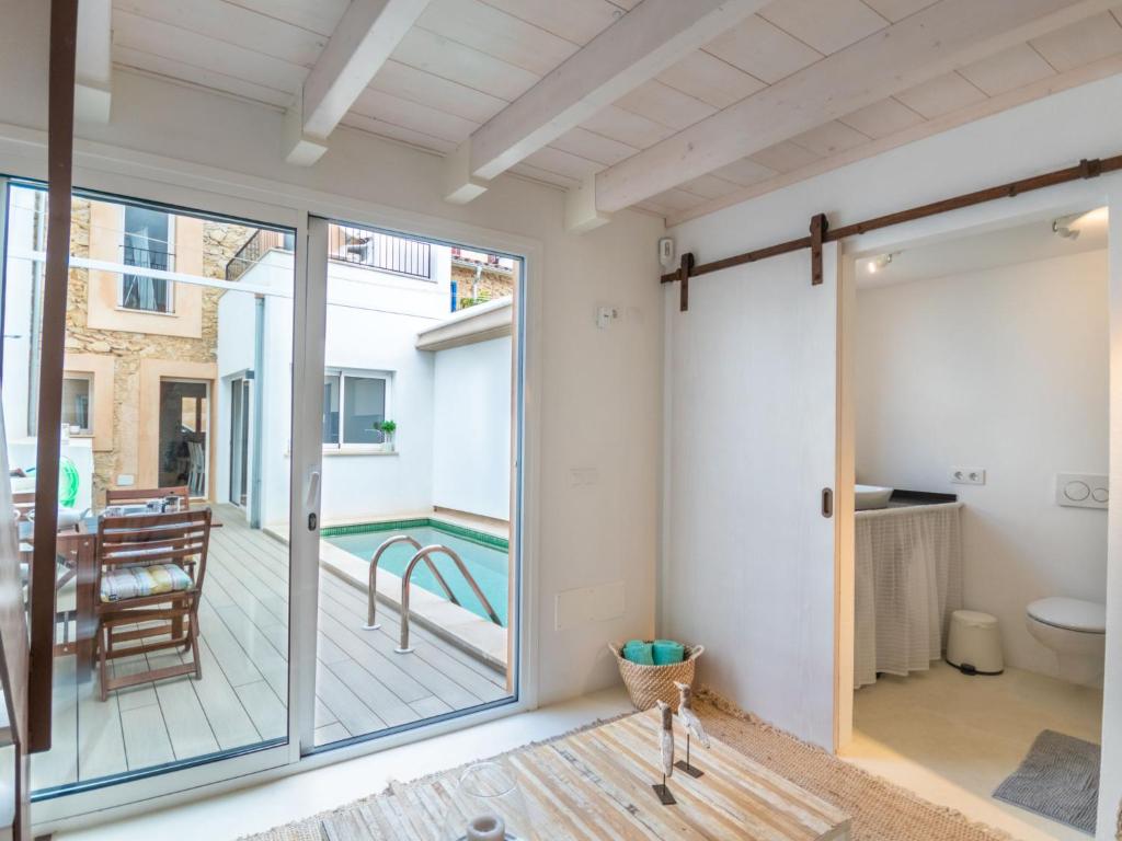 Patio nebo venkovní prostory v ubytování Holiday Home Can Regalat by Interhome