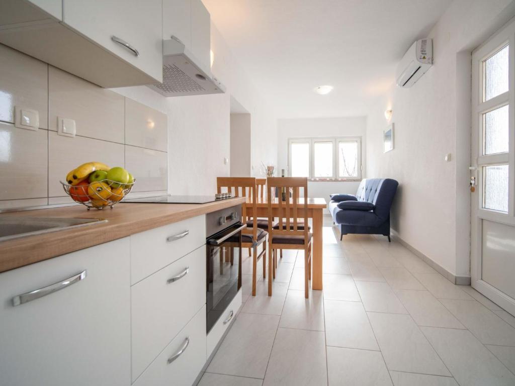 Fotografie z fotogalerie ubytování Apartment Suzy - SNJ139 by Interhome v destinaci Senj