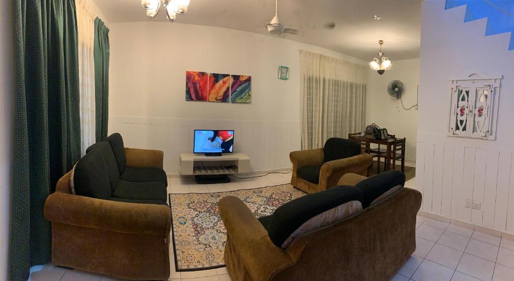 TV a/nebo společenská místnost v ubytování Kak's House Malay