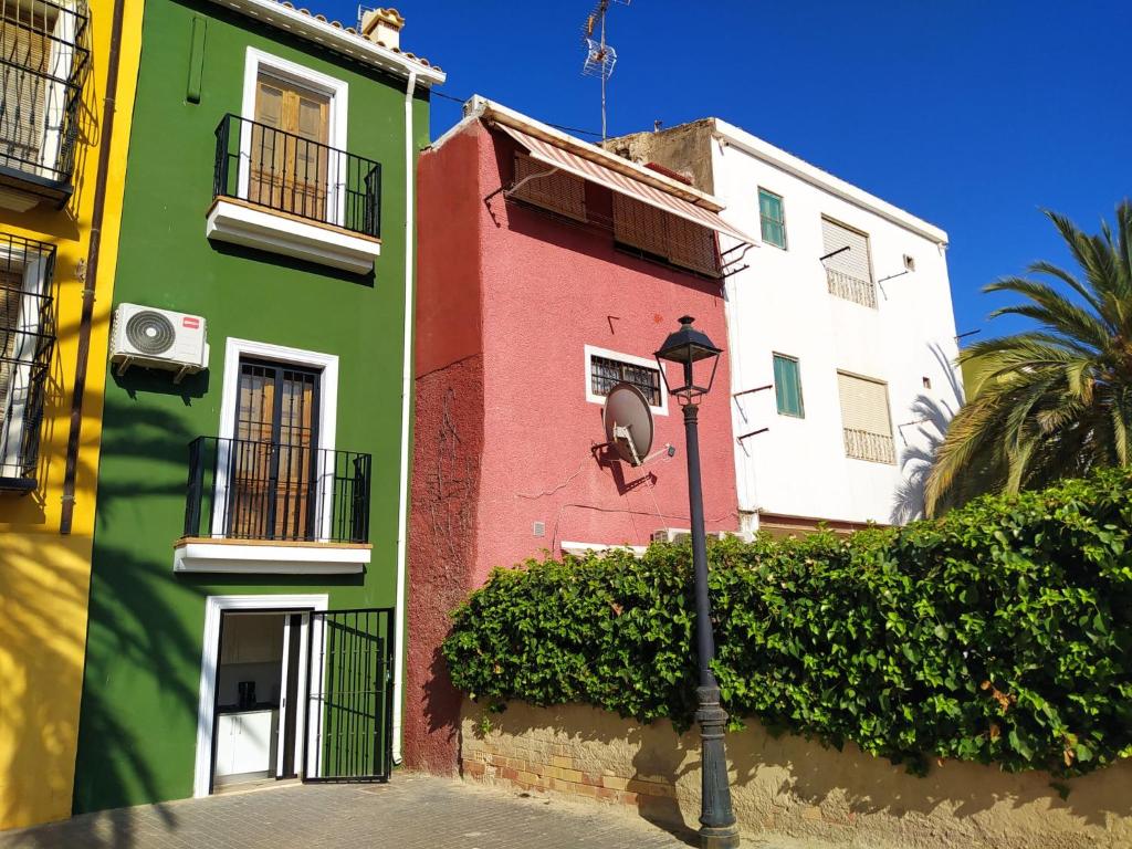 a street light in front of some buildings at Holiday Home Casa Sea Colors by Interhome in Villajoyosa