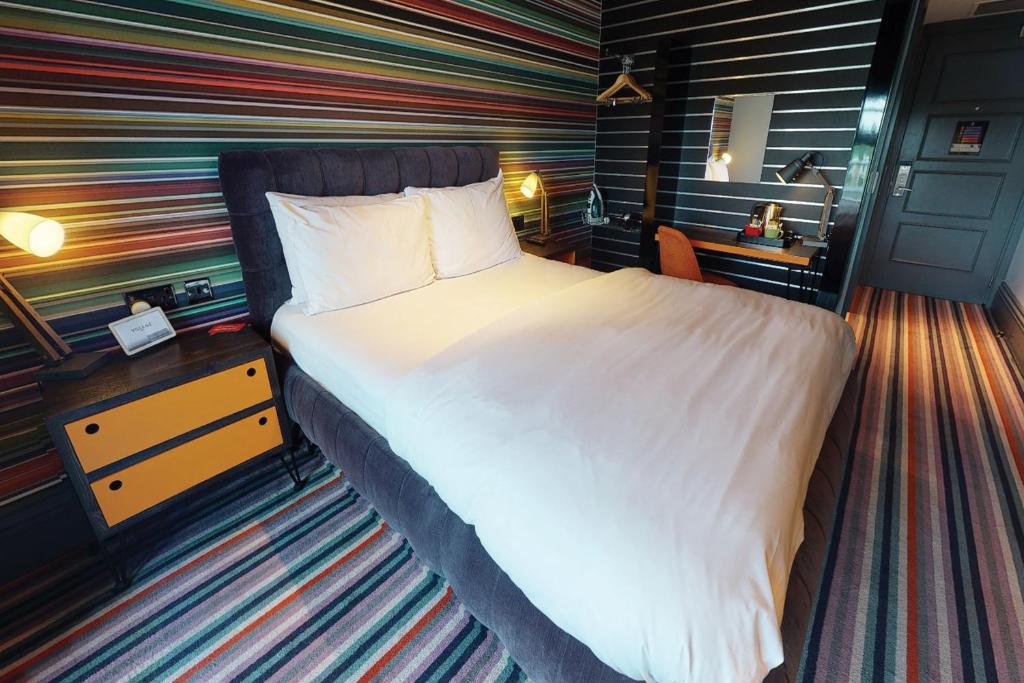 Postel nebo postele na pokoji v ubytování Village Hotel Solihull