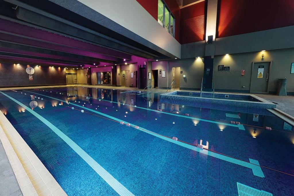 Bazén v ubytování Village Hotel Solihull nebo v jeho okolí