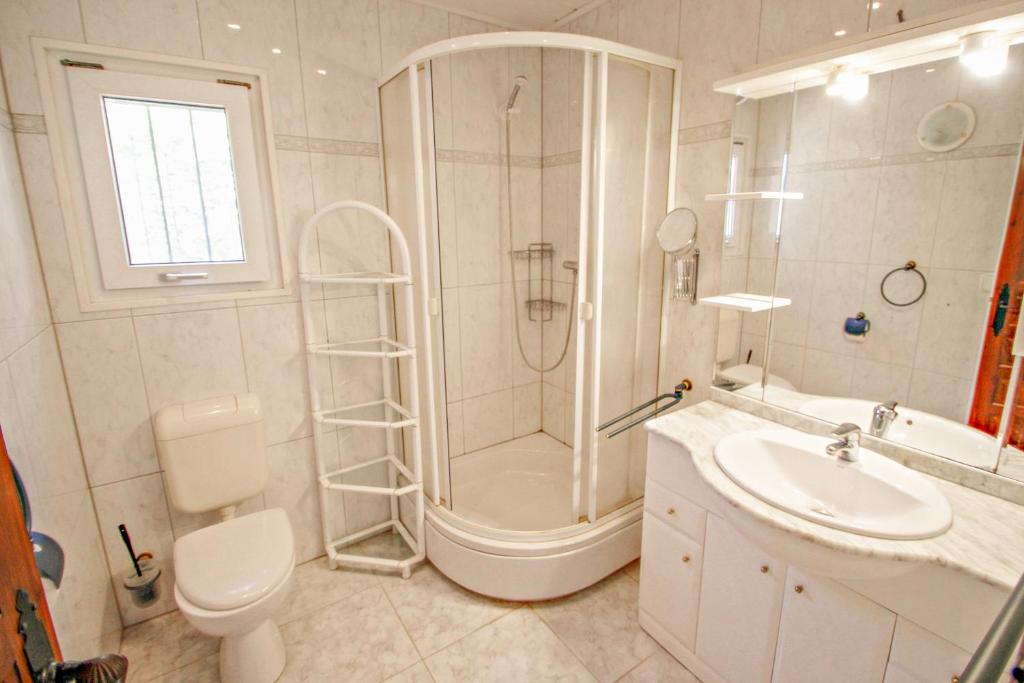 Koupelna v ubytování Sola - pretty holiday property with garden and private pool in Benissa