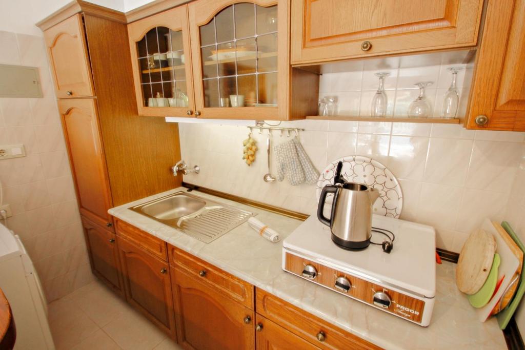 Kuchyň nebo kuchyňský kout v ubytování Sola - pretty holiday property with garden and private pool in Benissa