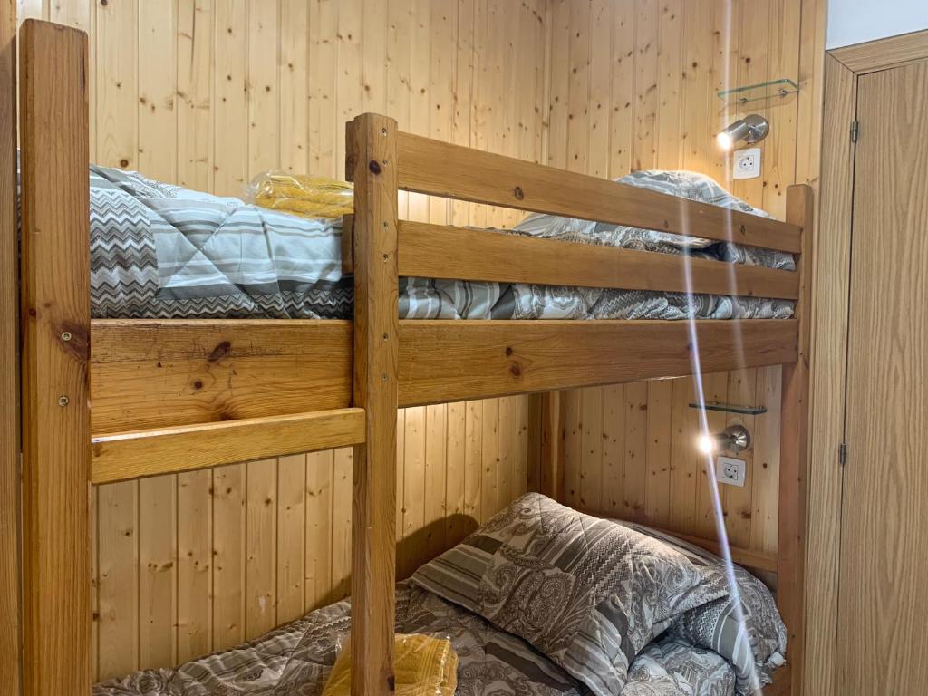 Dviaukštė lova arba lovos apgyvendinimo įstaigoje FB 58 Confort