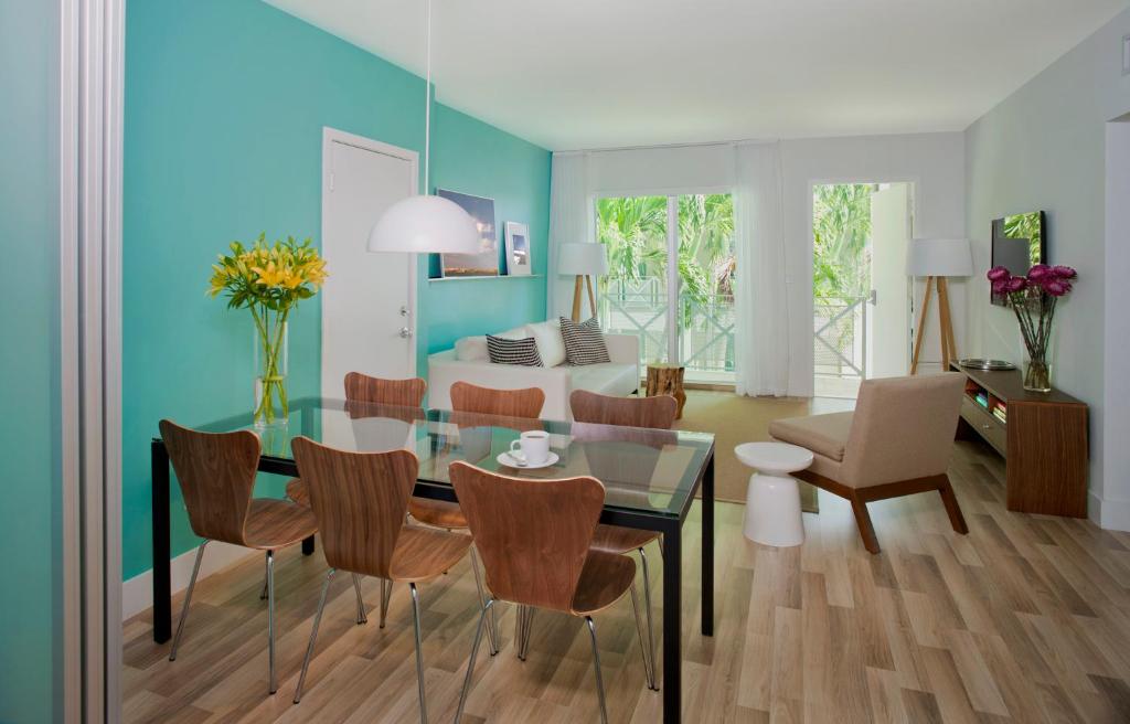 Posezení v ubytování 1818 Meridian House Apartments and Suites by Eskape Collection