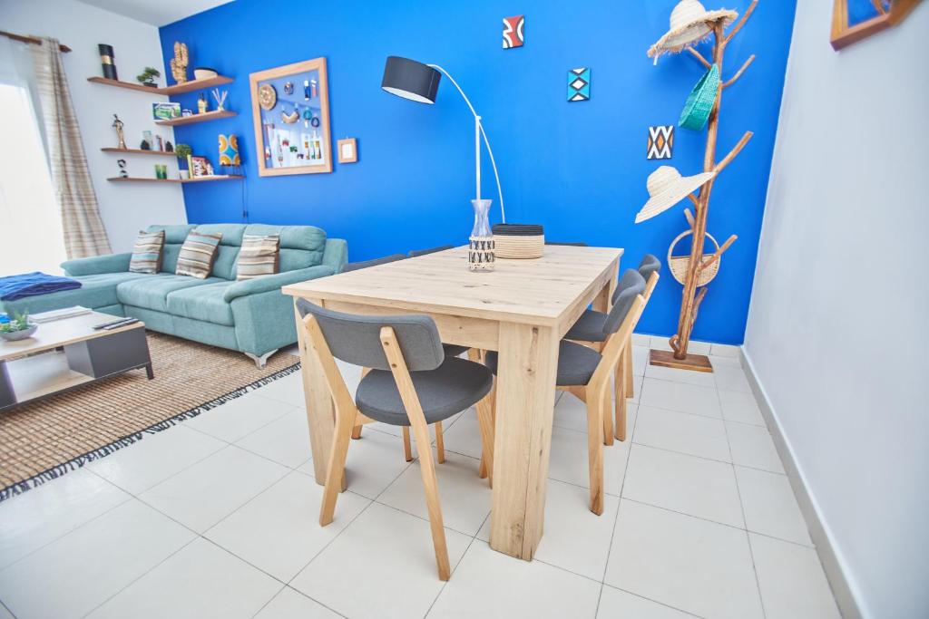 a living room with a wooden table and chairs at Superbe vue sur océan in Pointe-Noire