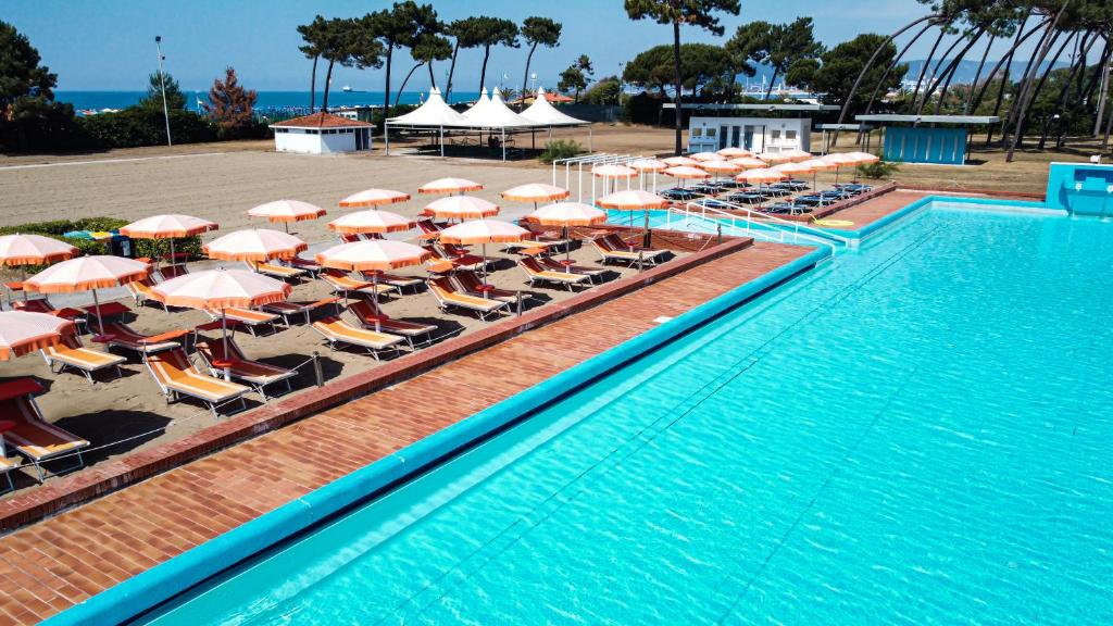 an overhead view of a swimming pool with chairs and umbrellas at Villaggio Torre Marina in Marina di Massa