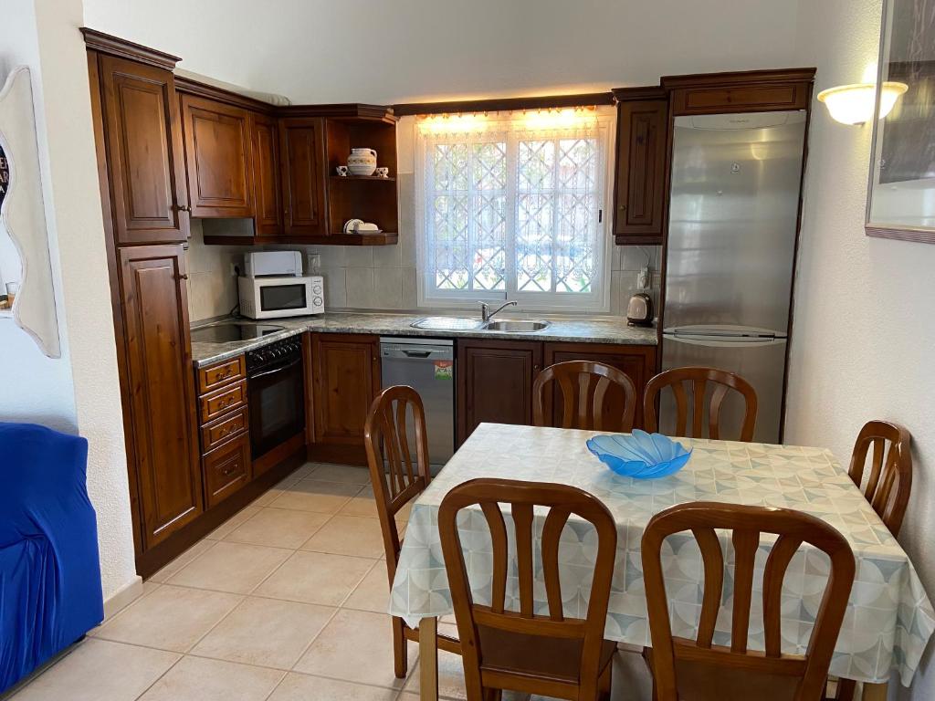 Kuchyň nebo kuchyňský kout v ubytování Villa Leon