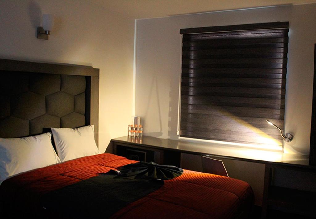 Postel nebo postele na pokoji v ubytování Hotel ANB Aeropuerto Guadalajara
