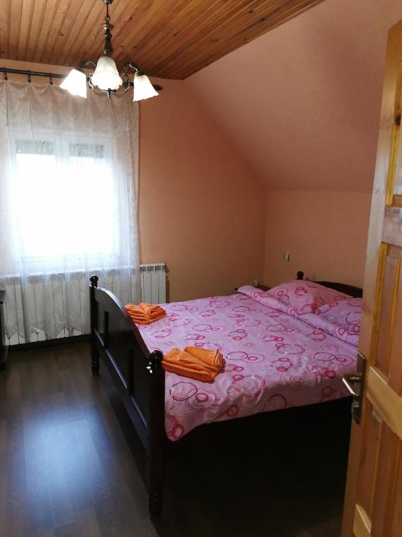 Postel nebo postele na pokoji v ubytování Apartments Razvršje