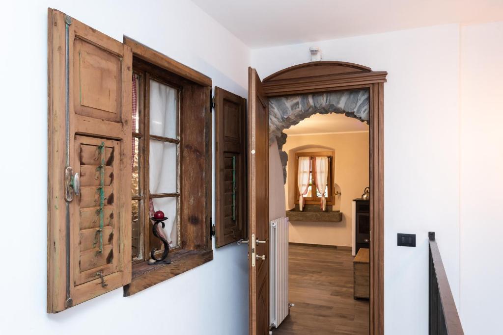 a room with an open door with a statue in the doorway at Agritur E-Cinque in Salorno