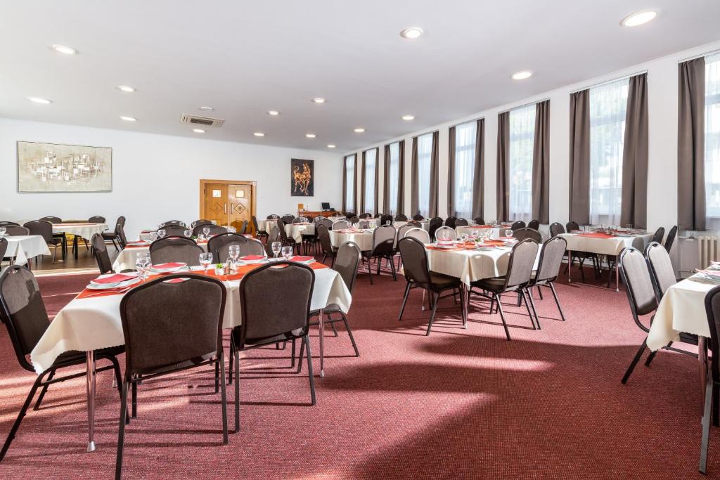 Restaurace v ubytování Hotel Plus
