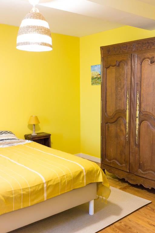 Postel nebo postele na pokoji v ubytování La tour cachée