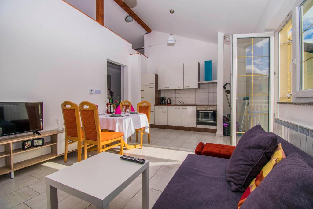 Kuchyň nebo kuchyňský kout v ubytování Apartments Relax near Opatija