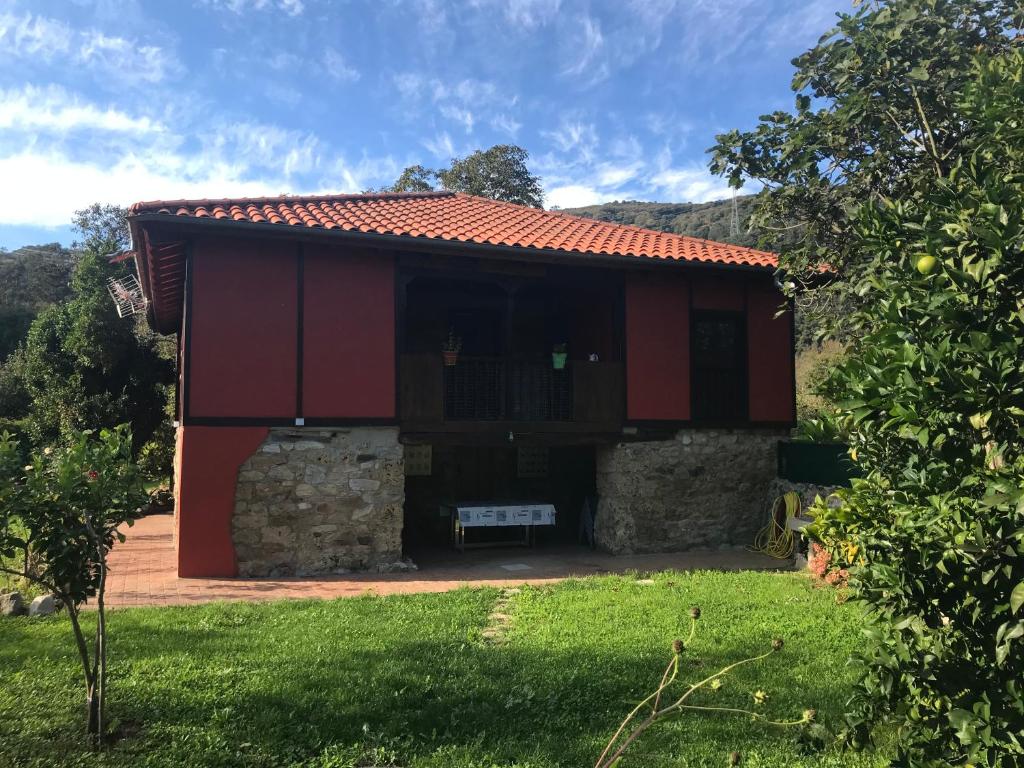 Ca Rifo a orillas del río Narcea puerta de Somiedo, Bárzana ...