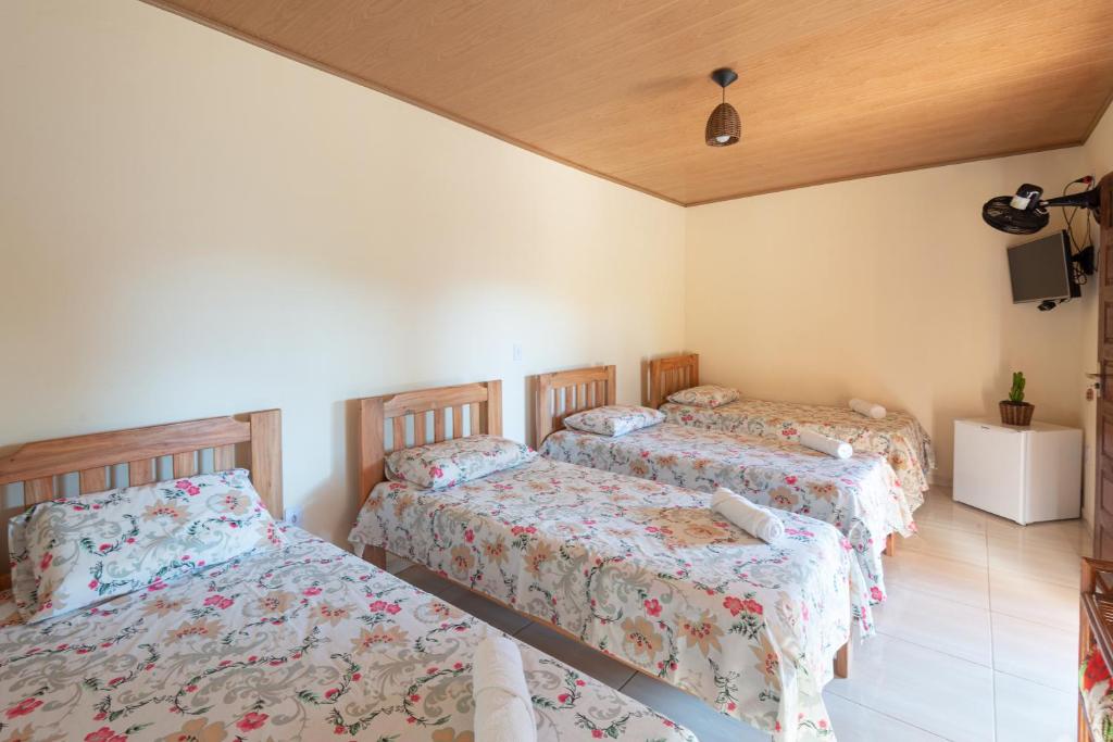 Cama ou camas em um quarto em Pousada Aconchego