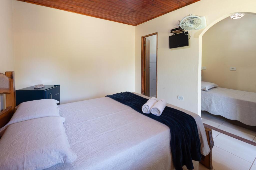 Cama ou camas em um quarto em Pousada Aconchego