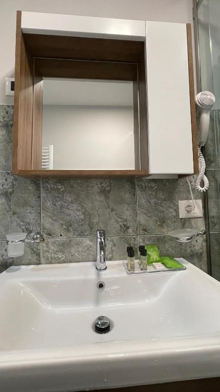 Comfort Apartment In City Center - Image 3